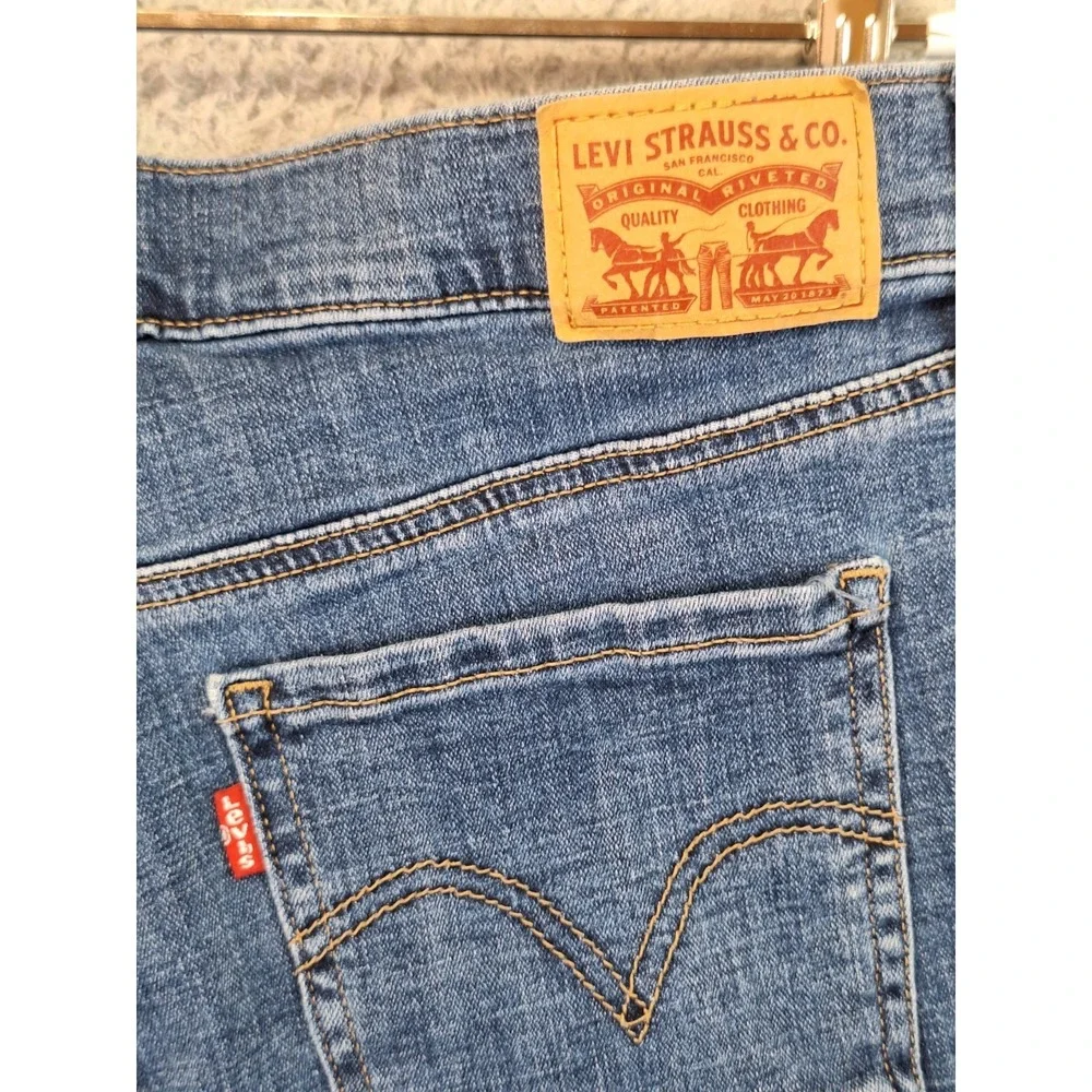 Levi's Mid Length Shorts Women 31 (Fits 34W) Blue Denim Cotton Distressed Cuffed